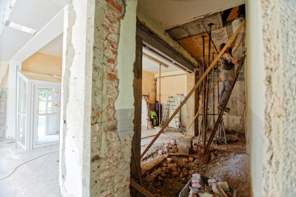 Reformas para ahorrar energía: devuelve la vida a tu vivienda antigua